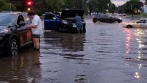 Flash flooding leaves cars stranded in intersection