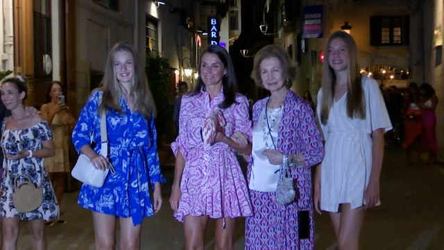 La Reina Letizia, Leonor y Sofía, complicidad y sonrisas con Doña Sofía