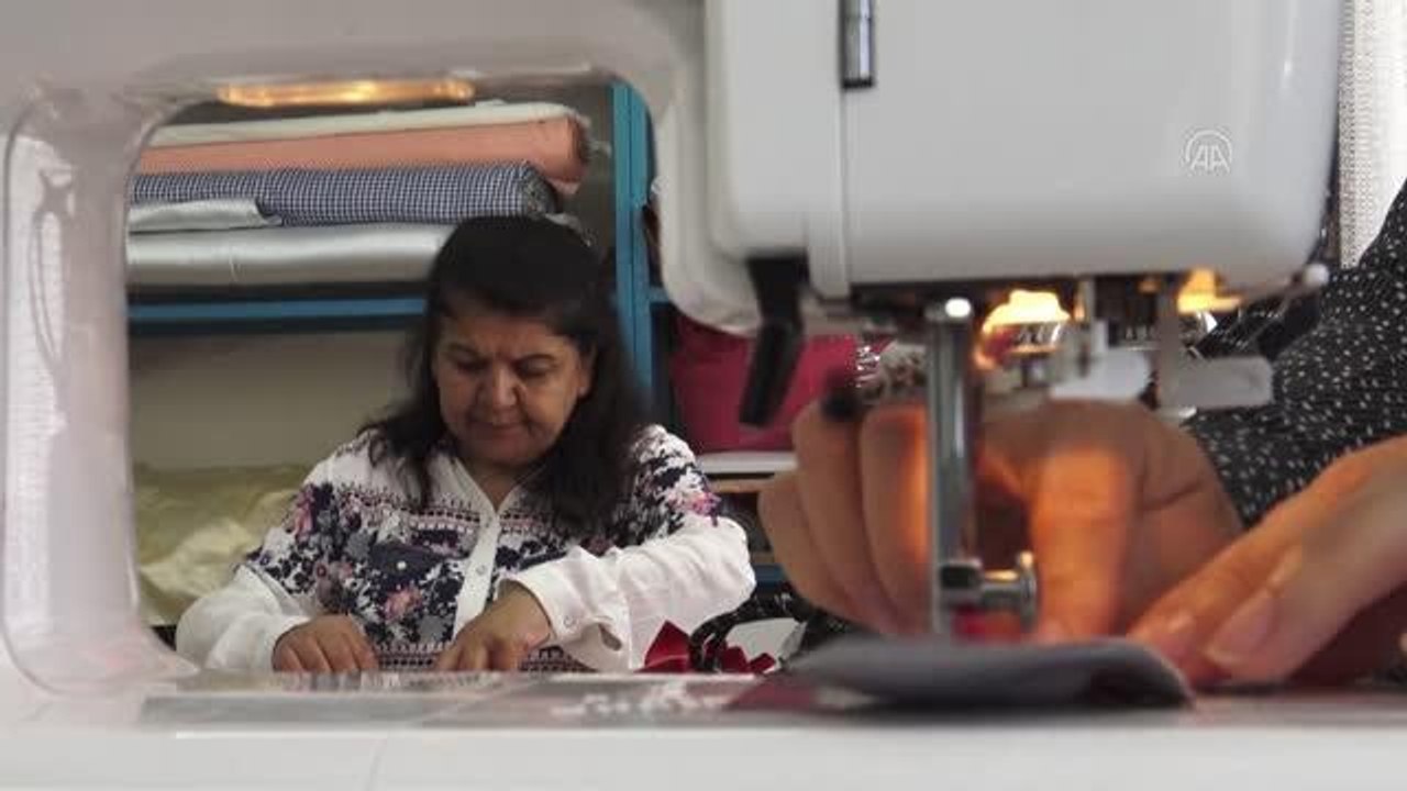 Geleneksel Kafkas giysileri oyuncak bebeklerle gelecek nesillere aktarılıyor