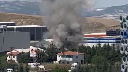 Fabrikada patlamayla birlikte yangın çıktı