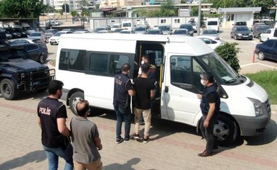 Son dakika haberi! Mersin'de "Temizleme 2" operasyonunda gözaltına alınanlar adliyeye sevk edildi