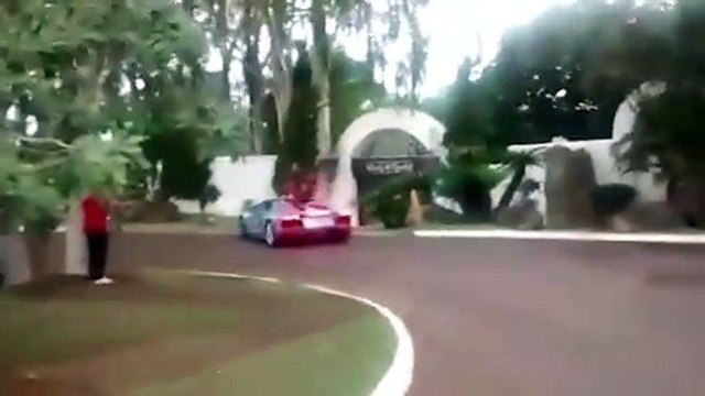 Mais de R$ 1 mi: Lamborghini de Collor chega a 6 anos de IPVA atrasado