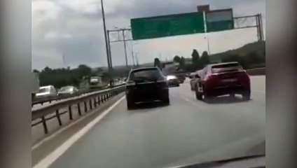 Geçiş ücreti ödememek için açılır kapanır plaka yaptırdı