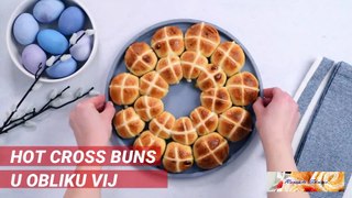 Cross buns u obliku vijenca