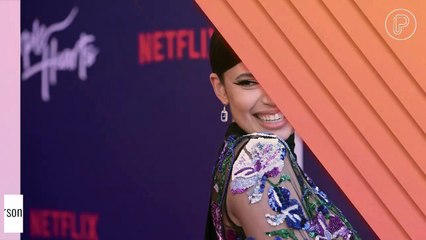 Video herunterladen: 'Continência ao Amor': 5 truques de maquiagem para copiar o visual de Sofia Carson no filme TOP 1 da Netflix