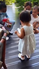 Lisa nhà Hà Hồ nay thương em trai Leon hết mực