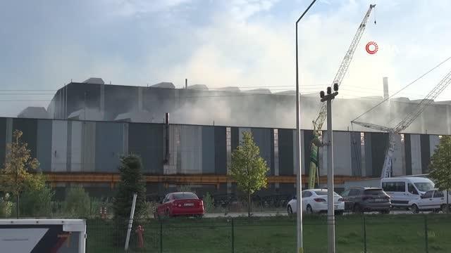 Demir çelik fabrikasında çıkan yangın işçiler tarafından söndürüldü