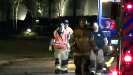 Motorista de carro da Tesla é filmado dormindo em estrada