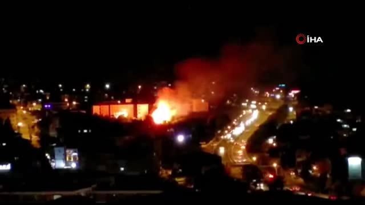 Tekirdağ 3. sayfa: Tekirdağ'da okul bahçesindeki ağaçlar alev alev yandı: Yükselen alevler geceyi gündüze çevirdi