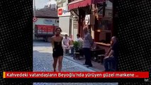 Kahvedeki vatandaşların Beyoğlu'nda yürüyen güzel mankene bakışları dikkat çekti