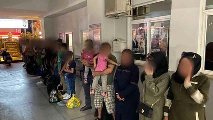 Avrupa'ya geldikleri hayaliyle indiler, polise yakalandılar