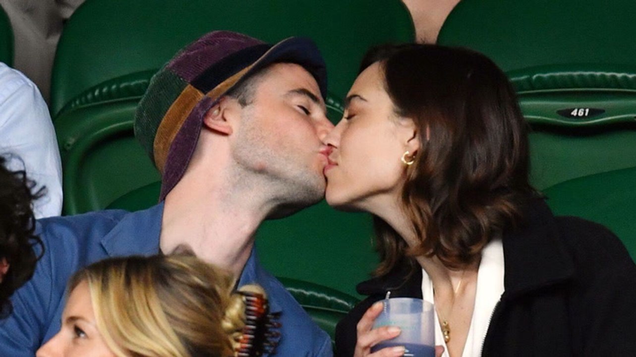 „Sandman“-Star Tom Sturridge: Was läuft da mit Alexa Chung?