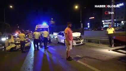 4 aracın karıştığı feci kazada 1'i ağır 5 kişi yaralandı