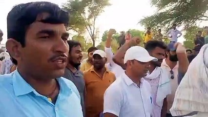 Скачать видео: डीजीपी थे बीकानेर दौरे पर, हाइवे पर चल रहा था अवैध वसूली का खेल