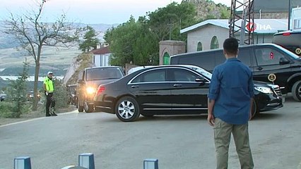 Cumhurbaşkanı Erdoğan cemevinde Alevi dedeleriyle birlikte iftar yaptı