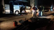 Servis minibüsü ile tır çarpıştı: 2 ölü