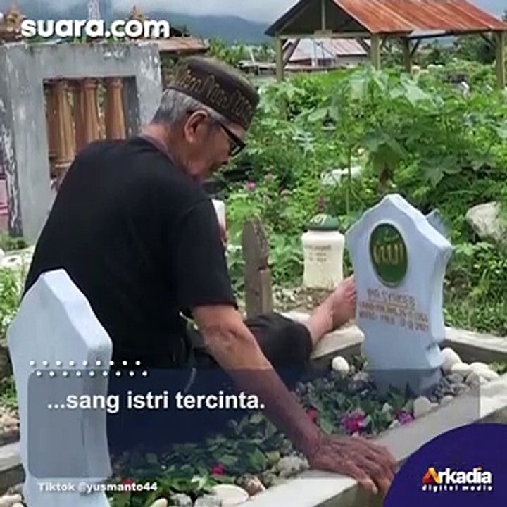 Bikin Publik Mewek, Heboh Momen Kakek Ziarah Makam Istri Tercinta: Bagaimana Kabarmu?