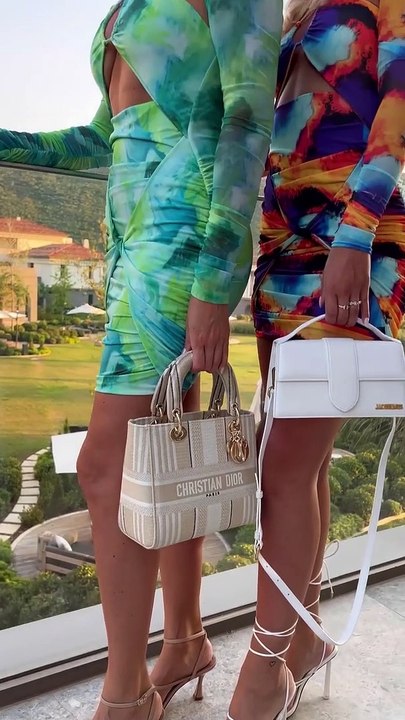 Mathilde Cappelaere avec sa soeur Pauline sur Instagram.