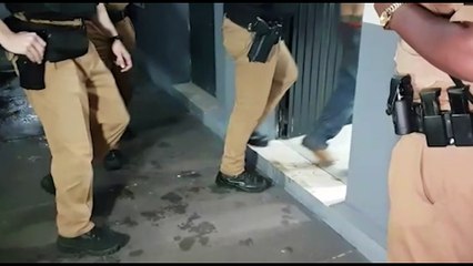 Homem é detido suspeito de  agredir companheira na frente dos filhos e resistir à detenção, no Bairro Interlagos