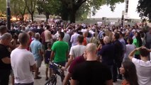 Arnavutluk'ta küçük bir kızın sürat teknesi altında ölmesi protesto edildi