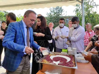 Vali Öner'den vatandaşlara aşure ikramı