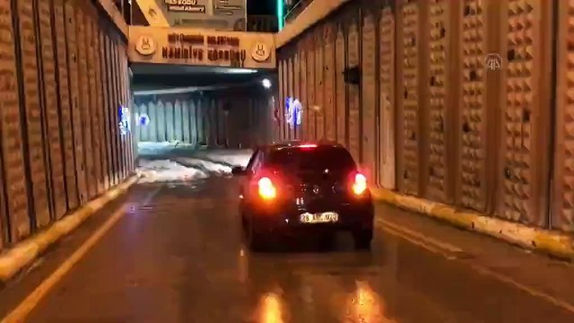 Erzurum'a dolu yağdı sokaklar beyaza büründü
