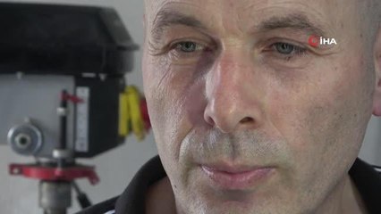 Guinness Rekorlar Kitabı'na girmek için 4 milimetrelik bıçak yaptı