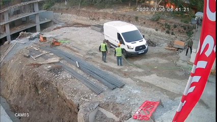 Baretli ve yelekli hırsızlar 'bizi patron gönderdi' diyerek soydular