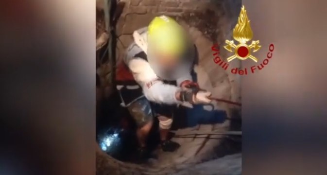 Ancona, uomo finisce in un pozzo di 6 metri: recuperato dai Vigili del Fuoco (09.08.22)