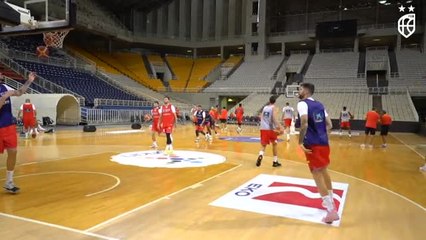 Entrenamiento de la selección de baloncesto en Atenas horas antes del primer amistoso