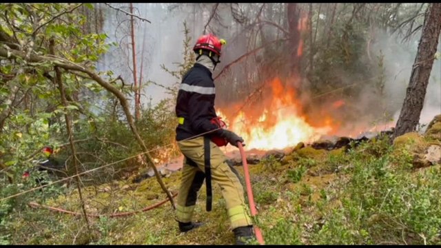 Vasto incendio nella Francia del Sud, 3.000 persone evacuate