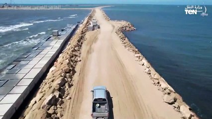 تصوير جوي لمشروع الحاجز الغربي لميناء دمياط ضمن المشروعات الجاري تنفيذها لتطوير الميناء