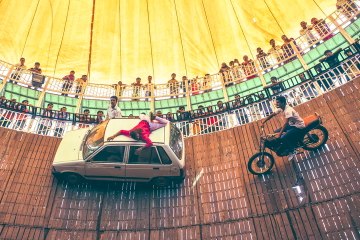 Vehicles Ride At High Speed On Walls In The "Well Of Death"