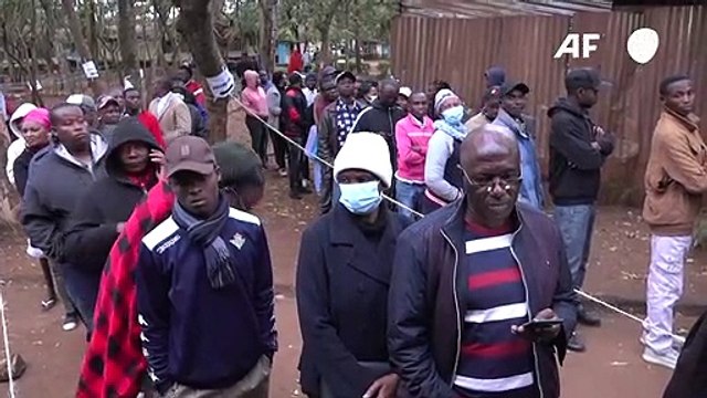 Quênia define novo presidente em eleições acirradas