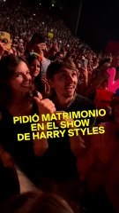 Le pidió matrimonio a su novia en un concierto de Harry Styles