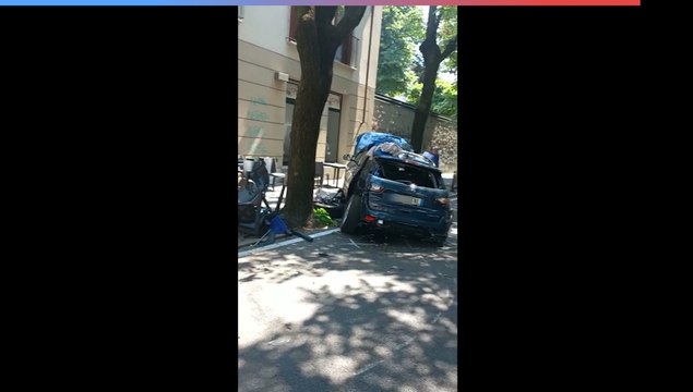 Incidente e paura a Giussano, auto finisce sui tavolini di un bar: sette feriti