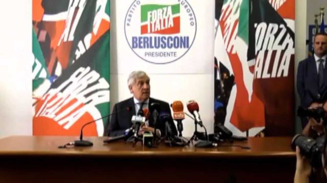 Tajani presenta il simbolo di Forza Italia: noi il vero centro