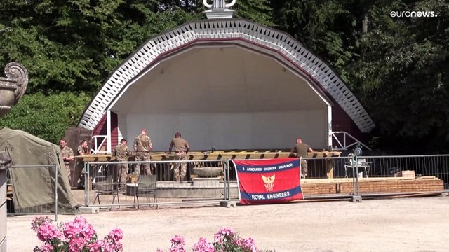 Солдаты НАТО отстроили эстраду в Эстонии