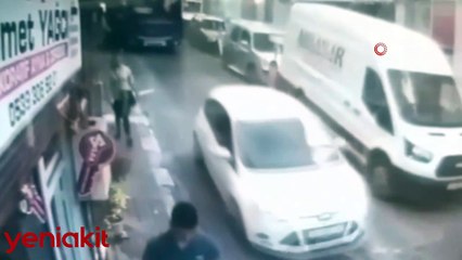 Feci anlar! Seyir halindeki otobüsün bagaj kapağı kadını yere savurdu