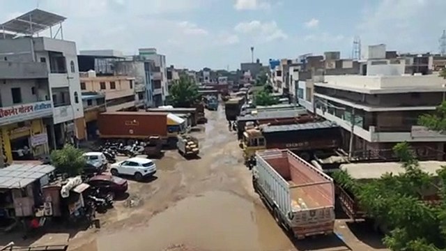 Transporters strike: हड़ताल से एक ही दिन में 200 करोड़ का कारोबार प्रभावित, देखें Video