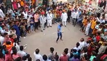 Muharram: मोहर्रम पर ताजिए के सामने अखाड़ों का हैरतअंगेज प्रदर्शन, देखें Video