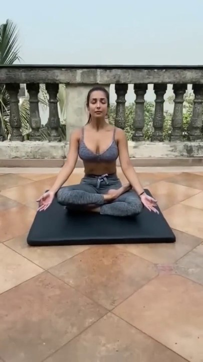 Malaika Arora Hot Yoga Reels//मलाइका अरोड़ा हॉट योगा रील्स//ماليكا أرورا بكرات اليوغا الساخنة