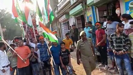 ताजियों के जुलूस में अकीदतमंद हाथों में तिरंगा लहराते चल रहे थे