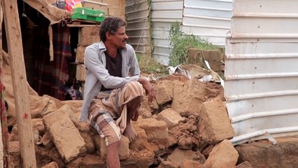 بعد كارثة السيول.. كاميرا العربية تزور مخيما للنازحين في مأرب