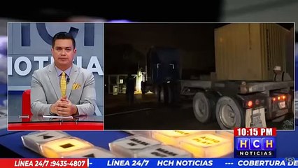 Contendedor de una rastra queda atravesado tras brutal accidente vial en SPS