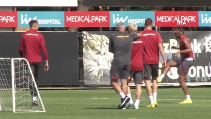 Galatasaray'da Lucas Torreira ile Dries Mertens ilk antrenmanına çıktı