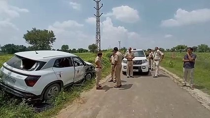 कार को टक्कर मारने के बाद लाठी-सरियों से पीटकर तोड़ दिए हाथ-पैर