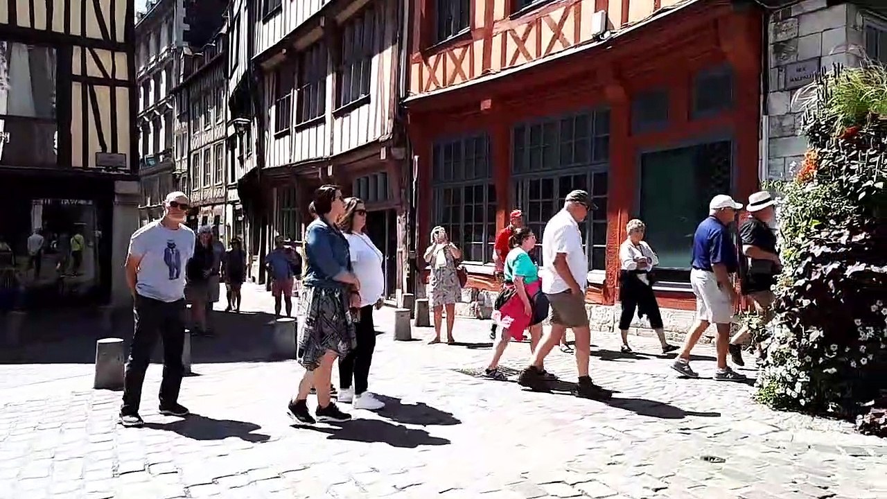 ROUEN visite en vélo-taxi, filmé par mon smartphone