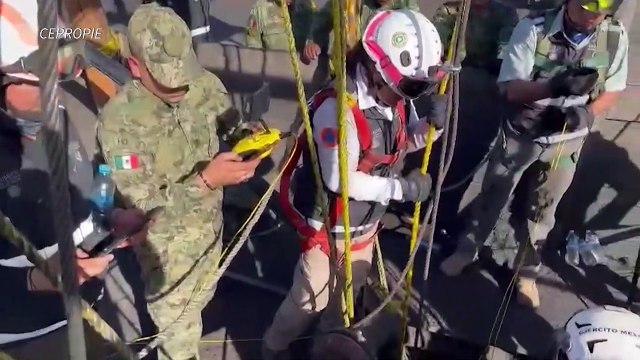 Buzos intentarán ingresar el miércoles a mina de México donde hay atrapados 10 obreros