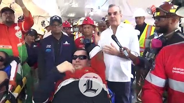 Presidente Abinader reza Padre Nuestro tras rescate de mineros atrapados en mina